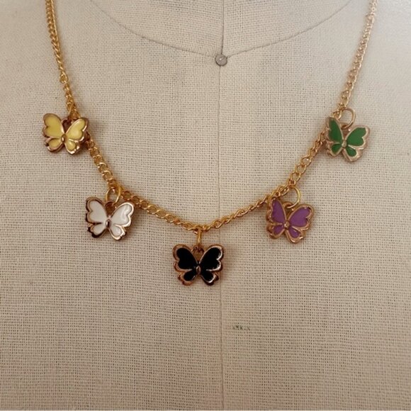 Y2K BUTTERFLY CHARM necklace - Picture 3 of 3